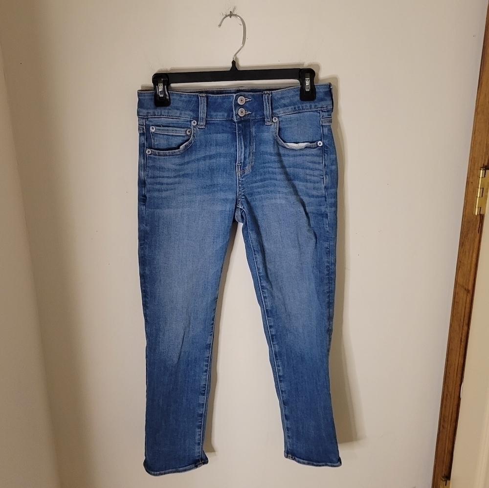 American Eagle Denim Women's Artist Crop Jeans- Size (4) - Excellent Condition